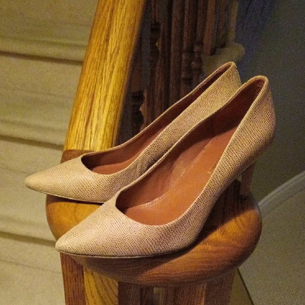 [6.5M] Via Spiga Tan Leather Heels